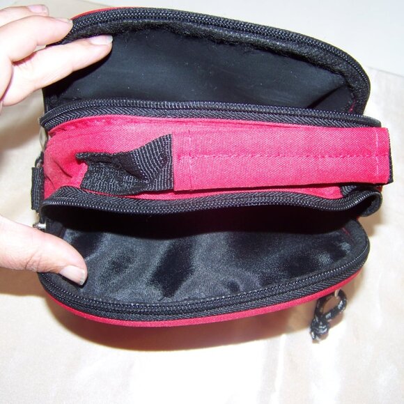 Red Canvas Travel Bag By Explore - Picture 3 of 5